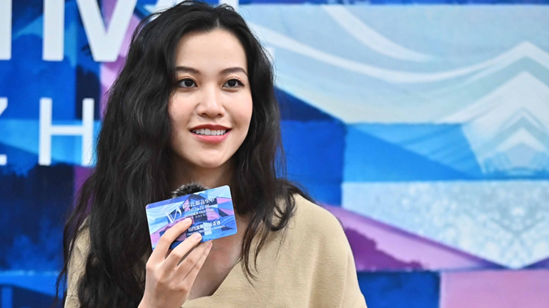 专访 | “弦上精灵”大提琴家李拉：唯有真正所爱，才能声动人心